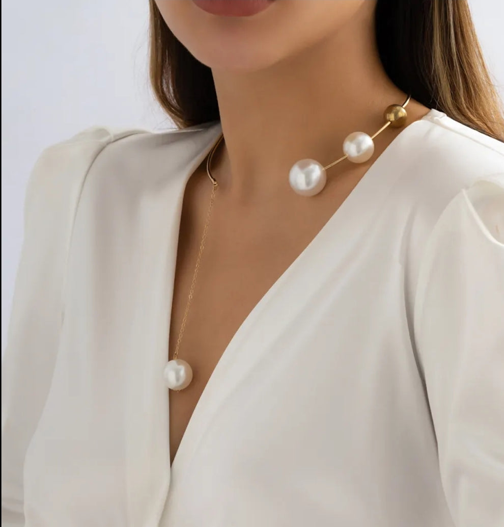 Open circle with big imitates pearl ball and tassels chocker necklace for women